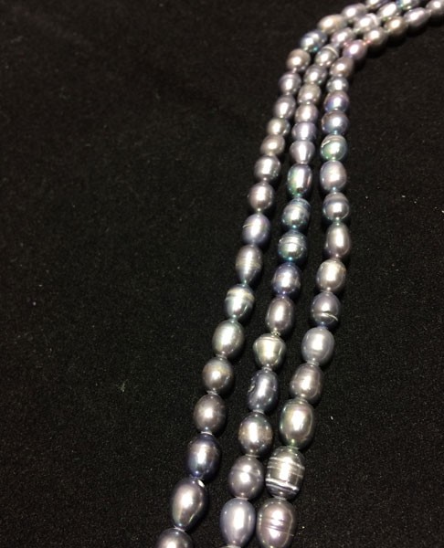 Perla ovalada color gris, 4mm