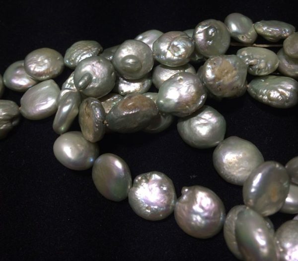 Perla ovalada color verde claro, 9mm