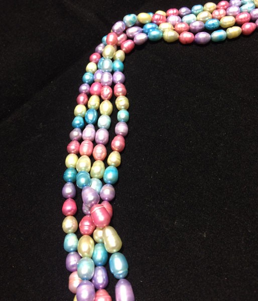 Perla ovalada multicolor en tonos claros, 5mm