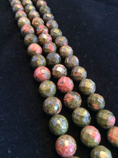 Piedra unicate con forma de bolita facetada,10mm