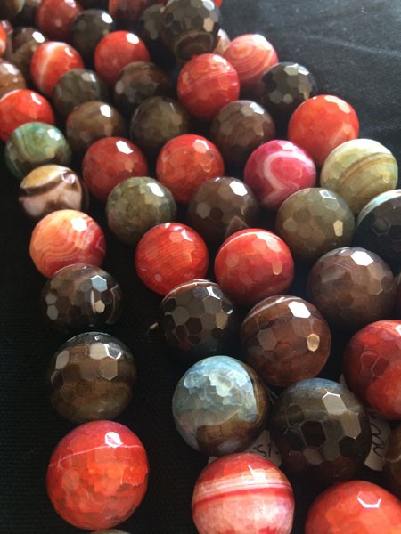 Piedra agata con forma de bolita facetada mix colores, 15mm