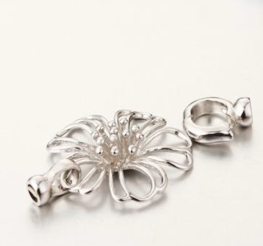 BROCHE DISEÑO FLOR CON CASQUILLA