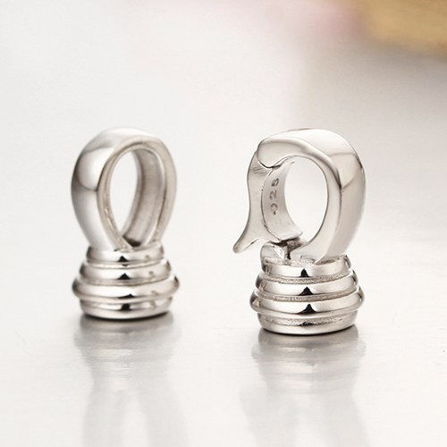 BROCHE DISEÑO ARGOLLAS CON CASQUILLAS